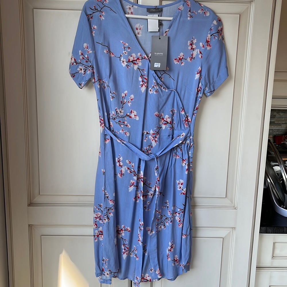 NWT B.Young Blue Floral spring dress. S/M. (EU 48) Denmark designer